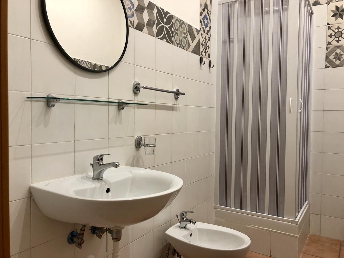 A Due Passi Dal Ponte Hotel Taranto Exterior photo