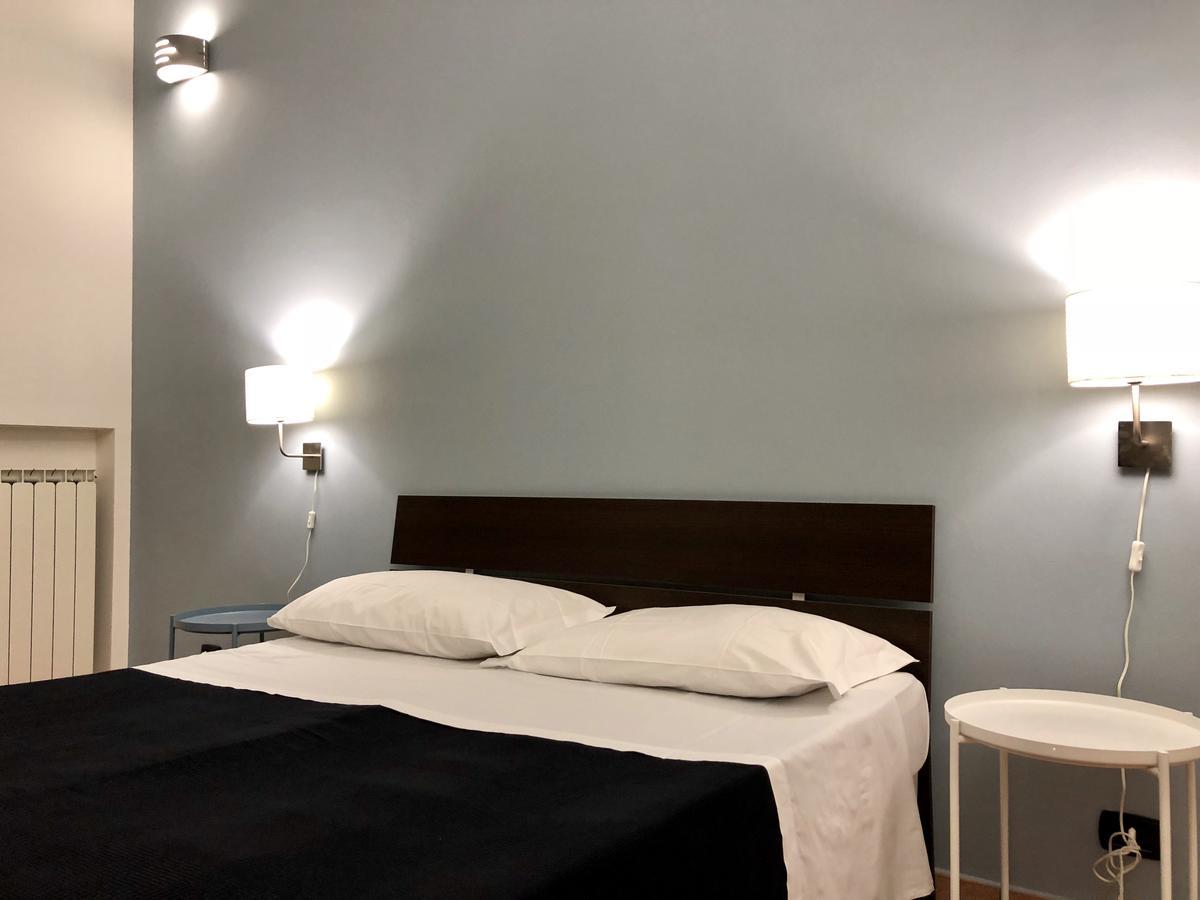 A Due Passi Dal Ponte Hotel Taranto Exterior photo