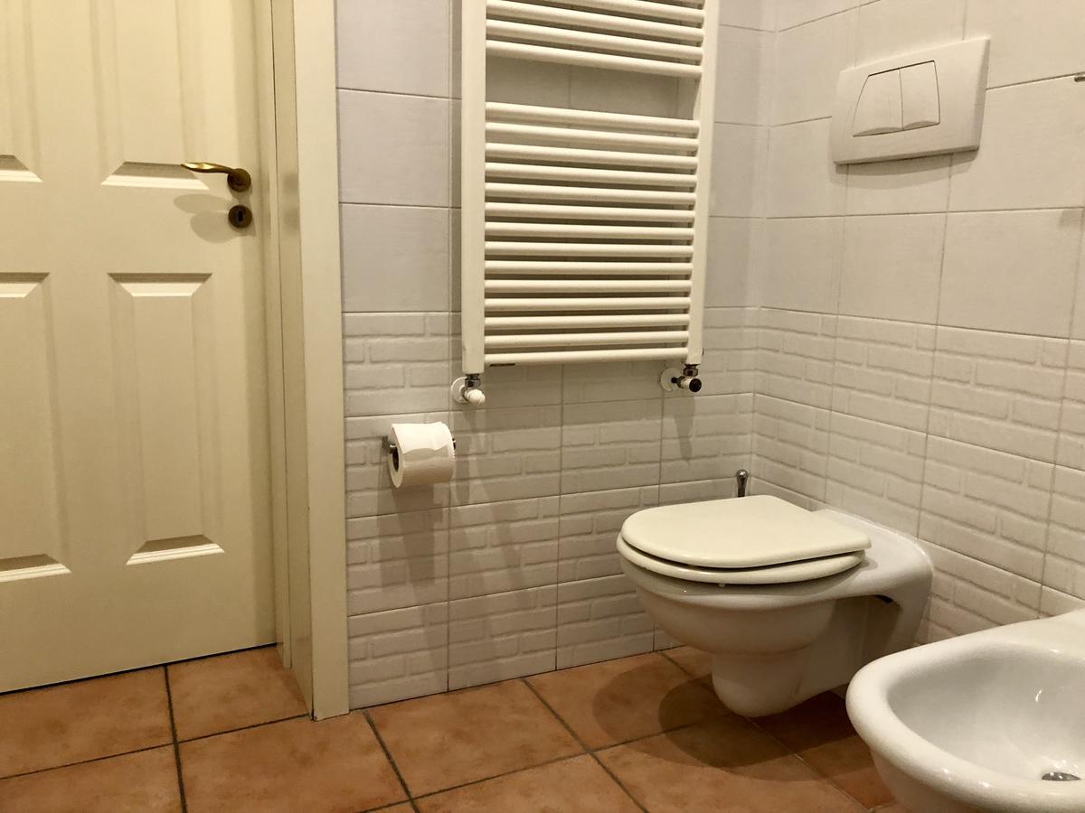 A Due Passi Dal Ponte Hotel Taranto Exterior photo