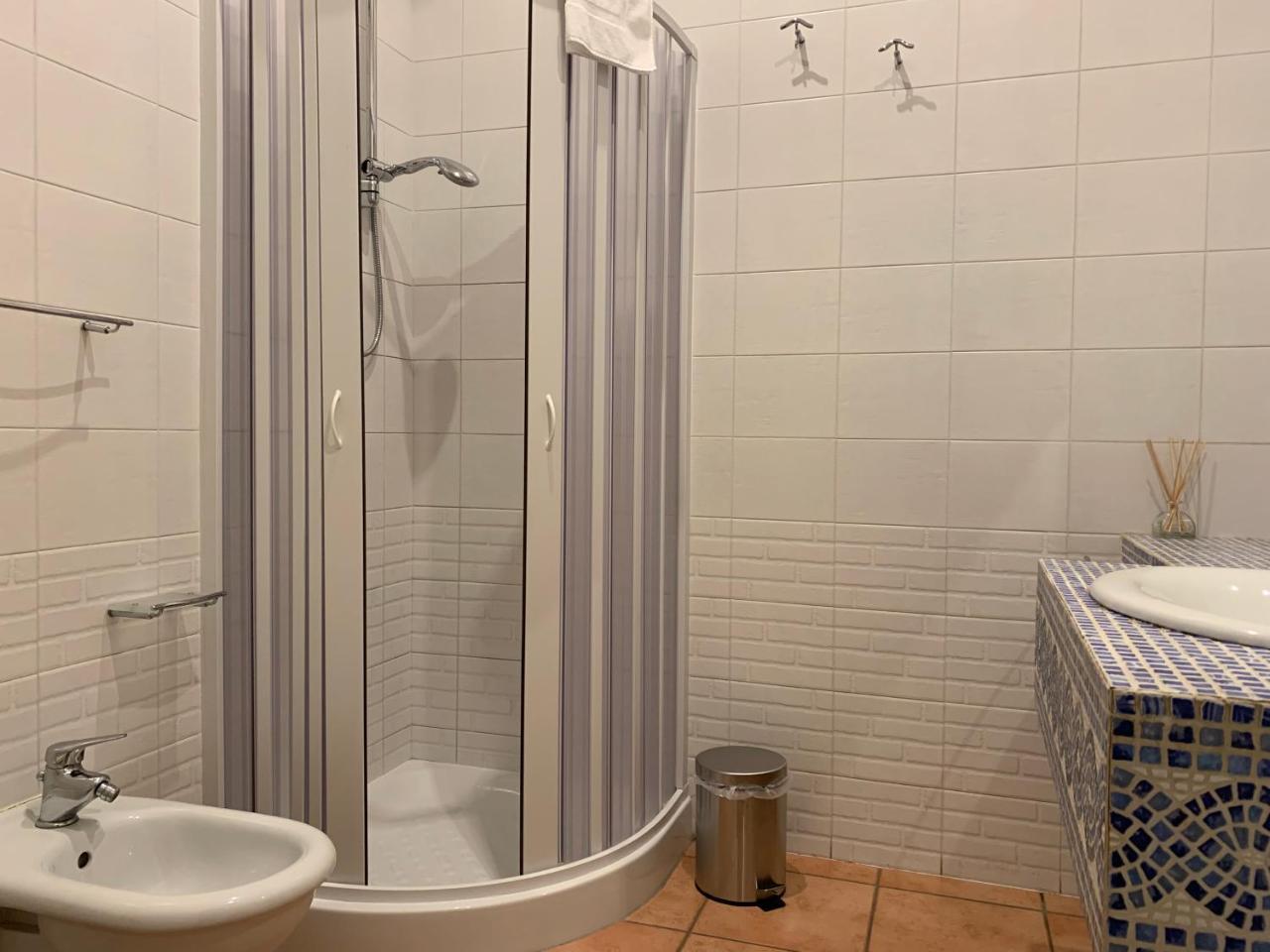 A Due Passi Dal Ponte Hotel Taranto Exterior photo