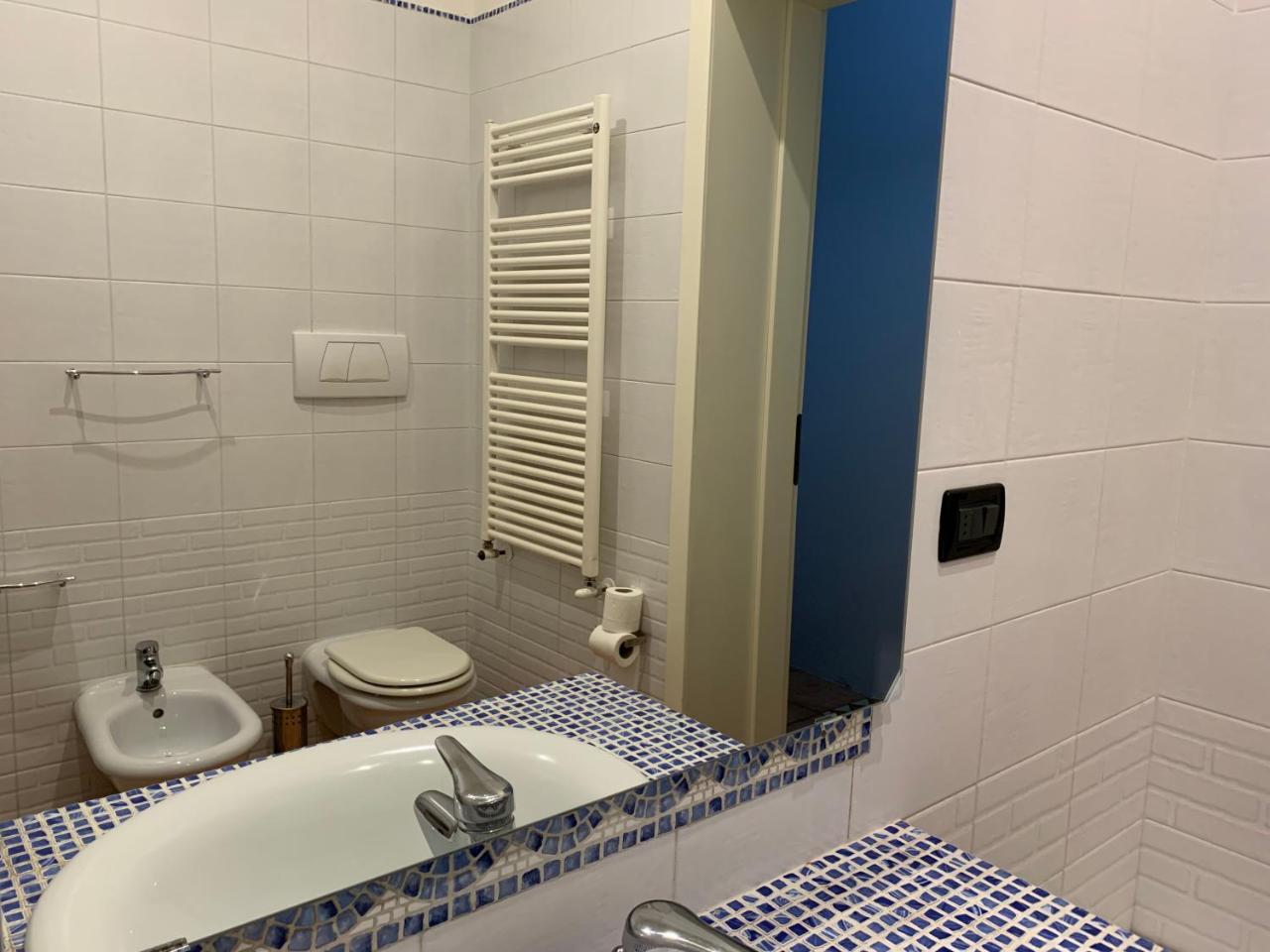 A Due Passi Dal Ponte Hotel Taranto Exterior photo