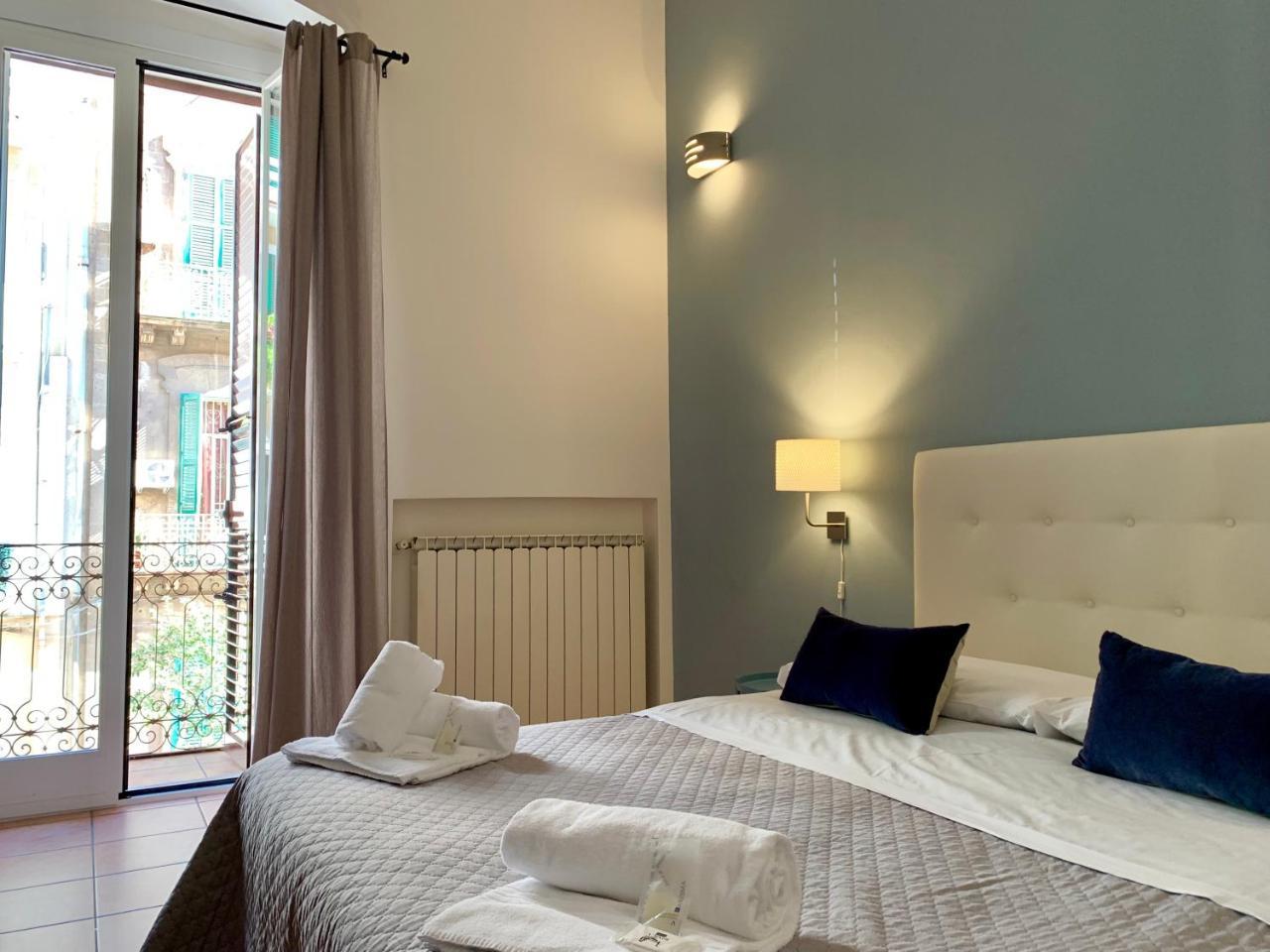 A Due Passi Dal Ponte Hotel Taranto Exterior photo